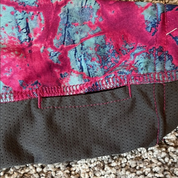 Magellan Outdoors Pro Angler Vibrant Pink and Blue Top - Picture 7 of 7